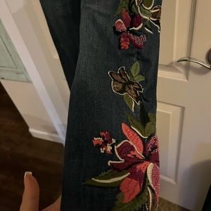 Chico’s pull on embroidered jeggings size 1.5 Petite